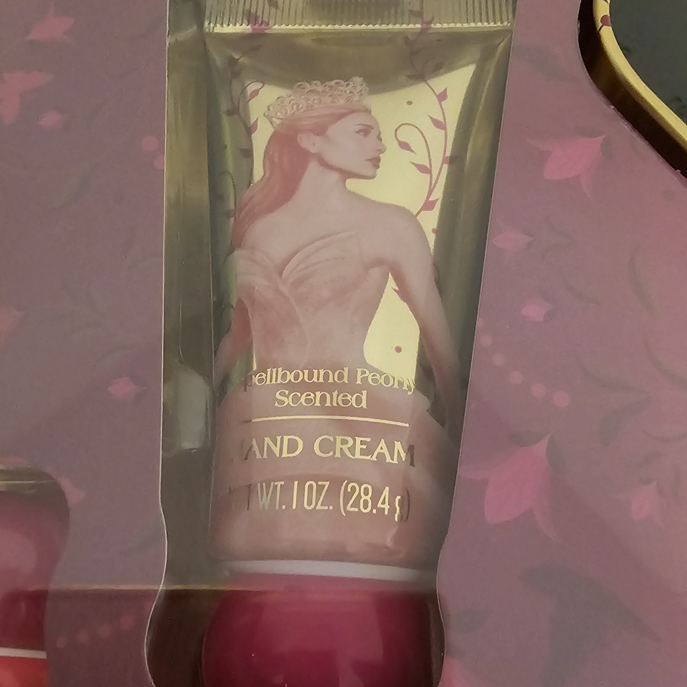 Wicked Gold and Pink Bath Set - Picture 7 of 11